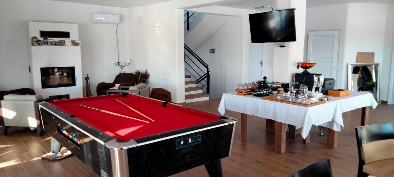 Casa Comilor Bed & Breakfast Surdesti  ภายนอก รูปภาพ